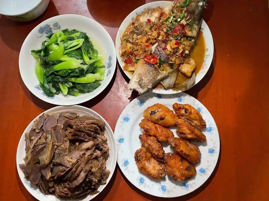 回娘家吃的4菜午餐全是我爱吃的菜晒朋友圈走红网友亲妈