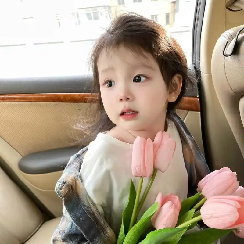 带着宝宝去追春天了.#骗你生女儿 #萌娃头像 #治愈系笑容 - 抖音