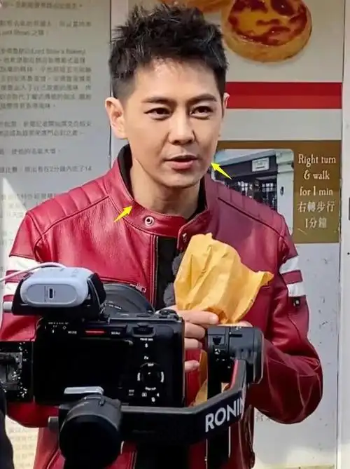 49岁林志颖现身饼店引关注,远看近看两种状态,近看苍老难辨认!