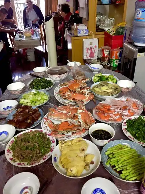 大哥大嫂做了一桌丰盛的上海菜