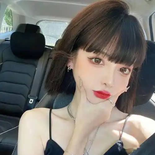 2022流行网红性感锁骨短发