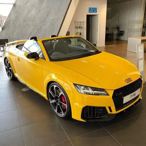 奥迪ttrs敞篷版实车是非常运动又拉风的跑车