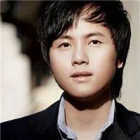 郑源头像高清图片大全名人郑源真人头像大图下载点击鼠标右键下载