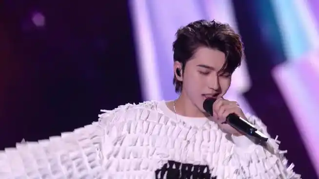 蔡徐坤新歌hugme巨幕舞台##浙江卫视818晚会官宣蔡徐坤