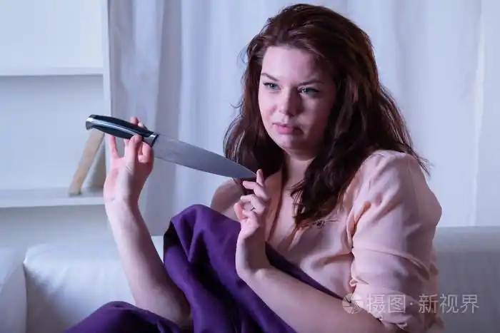 危险的女人用刀