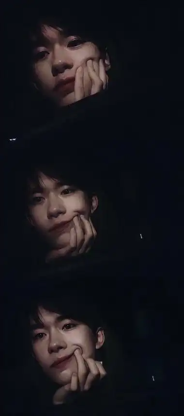 实力偶像易烊千玺三格壁纸