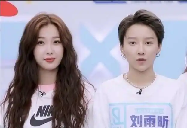 李佳琦叫错虞书欣名字她高情商回复谁注意到一旁刘雨昕表情