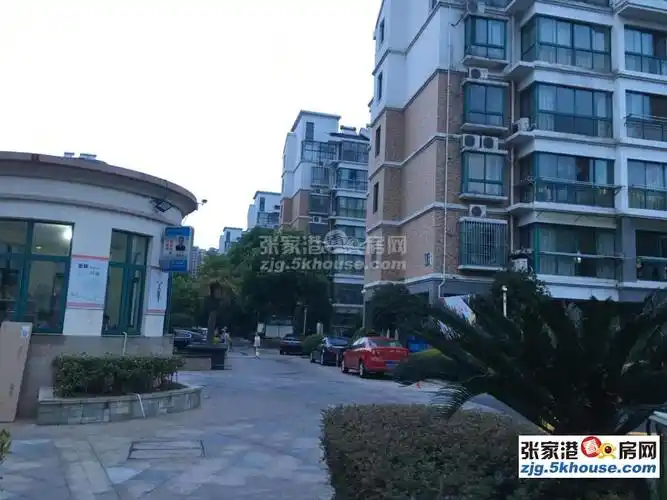 金城花园9楼141平三房两厅两卫豪装225万