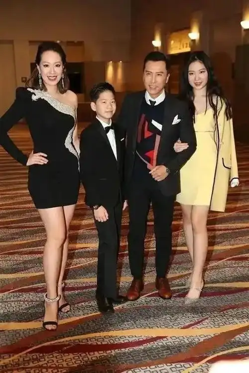 甄子丹老婆竟然是熟悉的她!