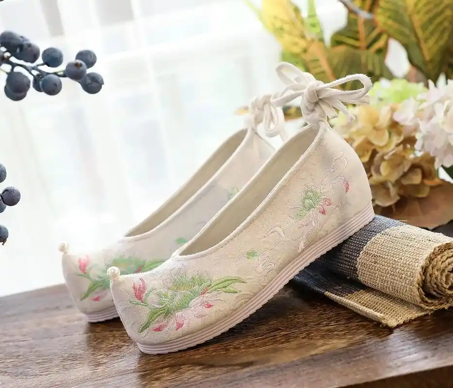 民族风绣花布鞋弓鞋汉服鞋#中国风元素 - 抖音