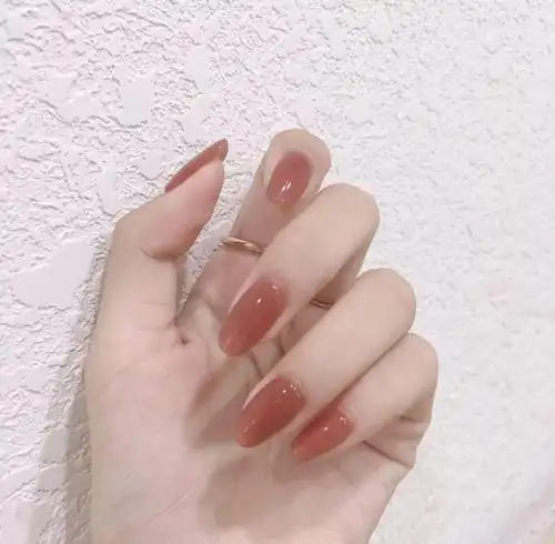 显白气质又百搭的焦糖色美甲,太美了