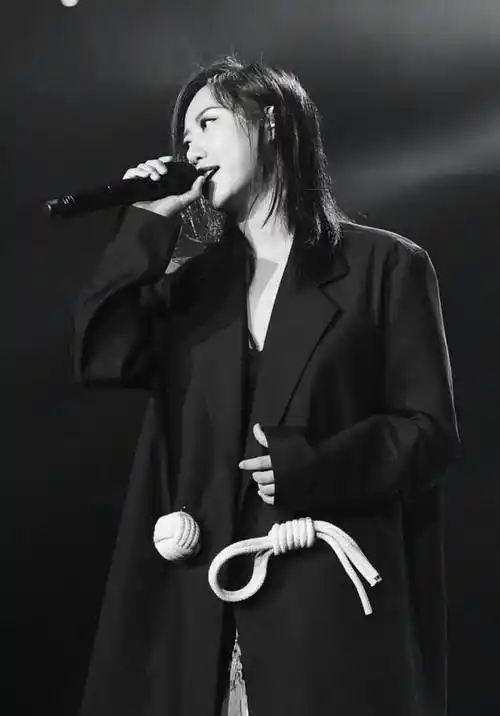 不签公司不雇经纪人,却在节目大放异彩_陈粒_梁博_神曲