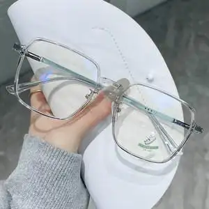 透明眼镜架男图片