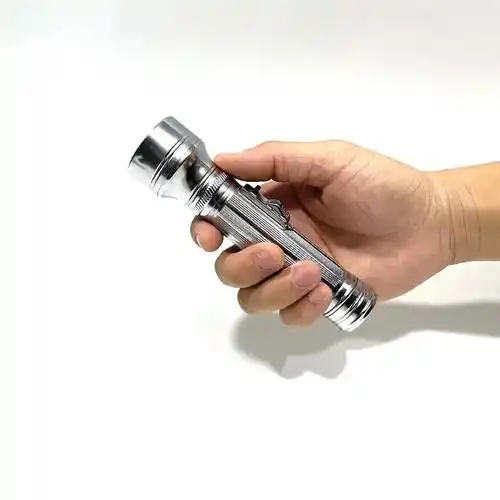 2号铁皮手电筒老式虎头牌黄光手电电池式手电凯达家用怀旧夜石2号电池