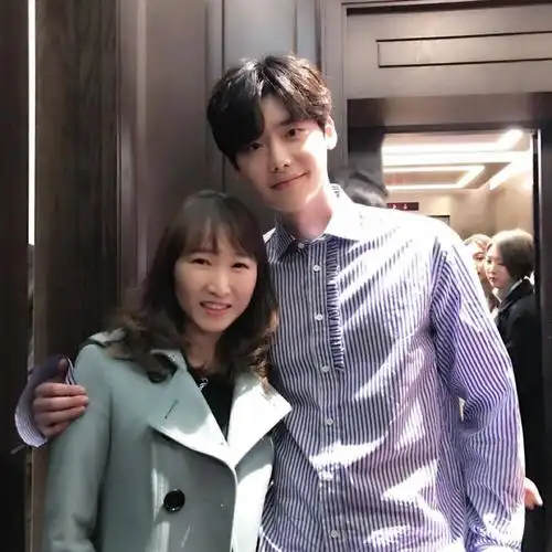 李钟硕burberry合影