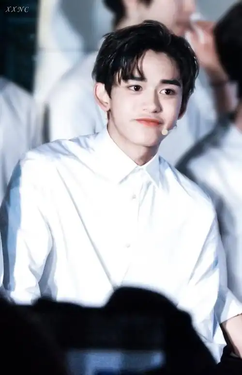 黄旭熙lucas可爱鸭鸭嘴90