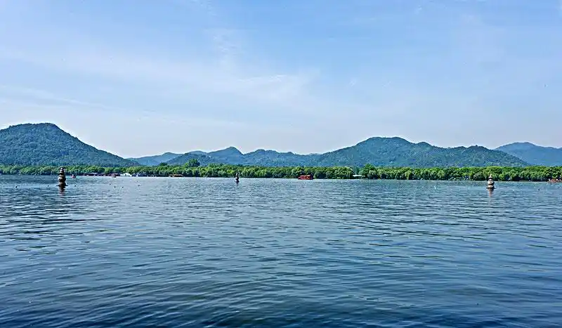 杭州西湖三潭印月全景