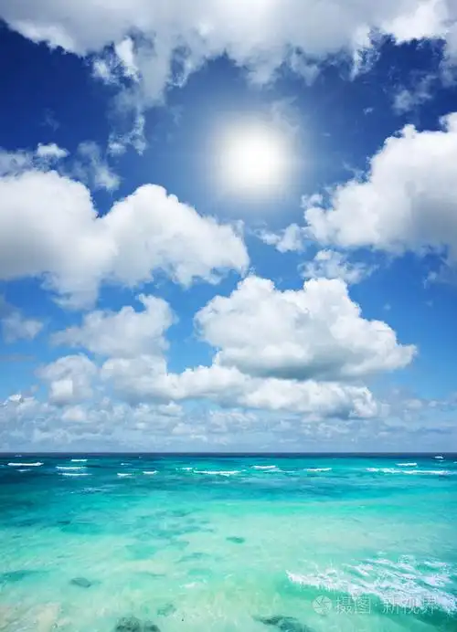 热带的海,在阳光明媚的日子