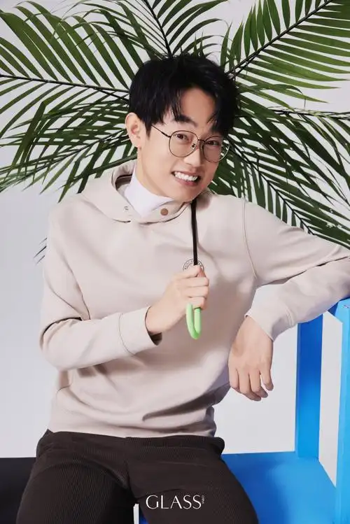 glass中文版##卷出新锐##新锐表演艺术人物维维