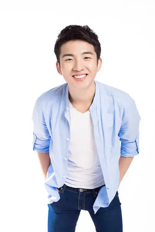 男生 亚洲 男 正面图片_男生 亚洲 男 正面高清图片素材库