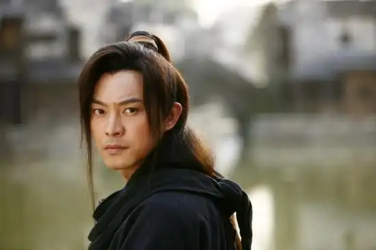 与此同时,沙溢在位于安徽的电影版《武林外传》拍摄现场化身"白展堂"