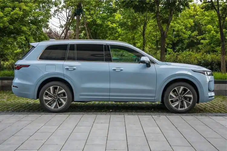 理想one外观沉稳轴距2935毫米配333马力电动机售3498万