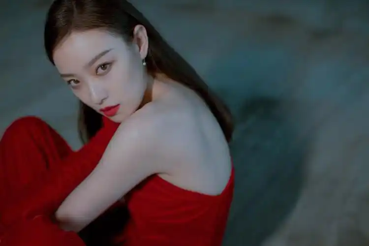 倪妮,美女,白皙,长发,人物,壁纸倪妮红色丝绒裤装