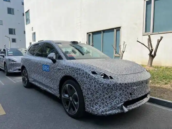 飞凡汽车在2024年一共有三款车,分别是f7改,r7改,剩下的就是内部代号