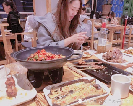 跟女生约会"吃火锅"时,这3种行为"最掉价",希望你没有中招!