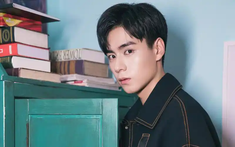 胡一天帅气写真图片桌面壁纸