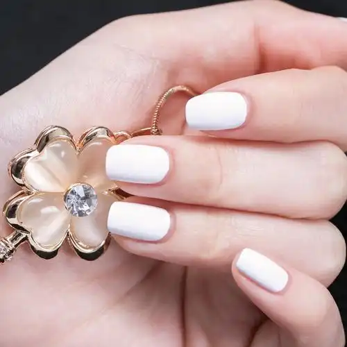 纯白色微光疗环保指甲油