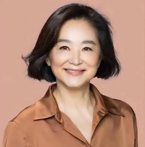 林青霞近照曝光,面部下垂,身材走形:退圈后我终于不用当美人了_香港