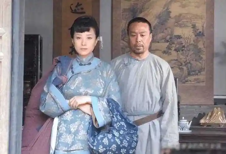 著名演员储智博:24岁娶初恋做妻子,如今明星女儿让他骄傲让他