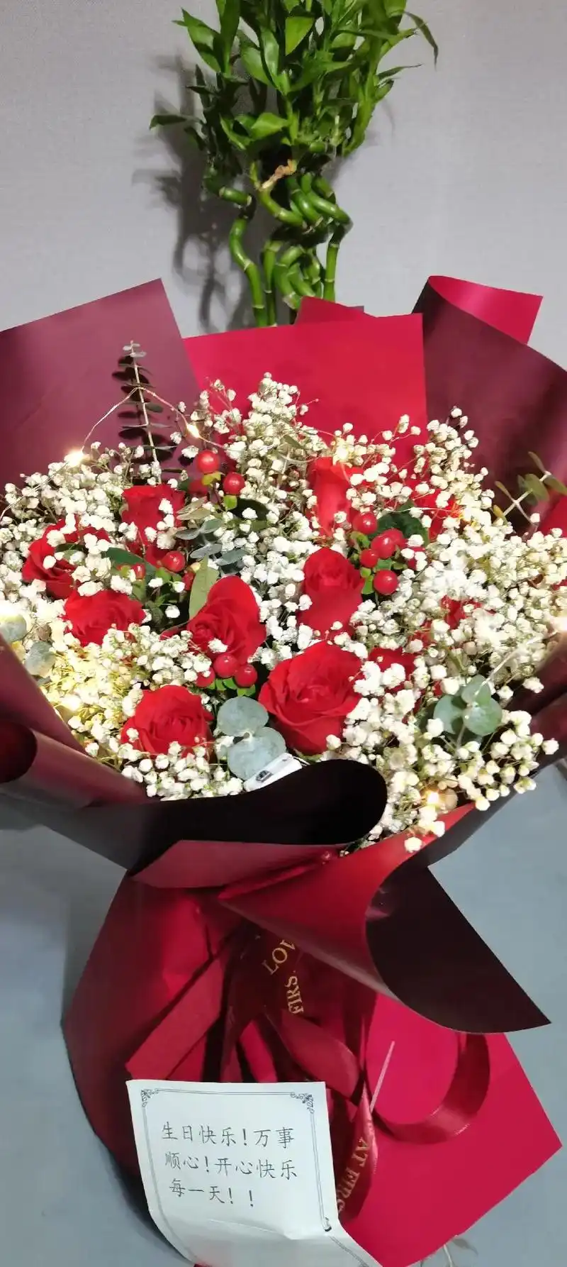 今天我也酸酸滴来晒一下生日礼物吧[调皮][愉快],特殊的疫情 - 抖音