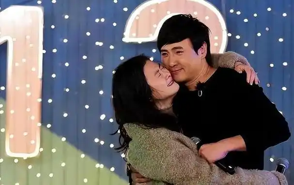 而如今沈腾已经和王琦结婚7年了,他们又是否幸福?03.