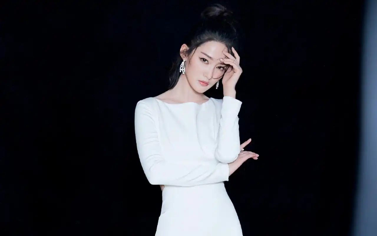 李沁清丽脱俗写真图片桌面壁纸高清大图预览1920×1200_大陆明星下载