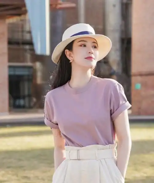 春夏的法式穿搭,夹克外套搭配直筒裤,40岁的女人穿了也很好看!