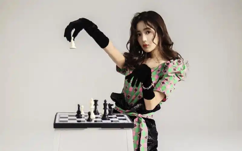 王梓薇时尚摩登写真图片桌面壁纸