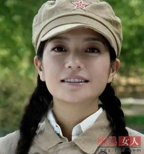 韩红青涩照曝光身材苗条