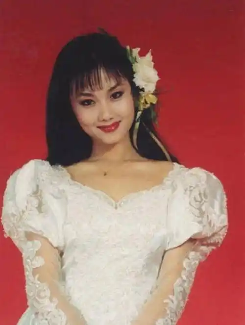 的51岁女星李颖,近照显年轻,嫁富豪女儿是奥运冠军_电视剧_金沙_赛艇