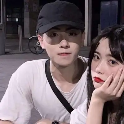 2020最火的情侣头像很有个性的一对情侣 因为我已经爱你爱到海枯石烂