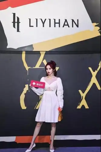 李嘉格(艺人), 毛省瞳(艺人) 特别鸣谢 7or9 高跟鞋赞助支持