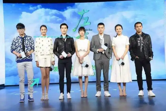 胡夏身高有多高?关晓彤173和胡夏站一起竟差不多高?