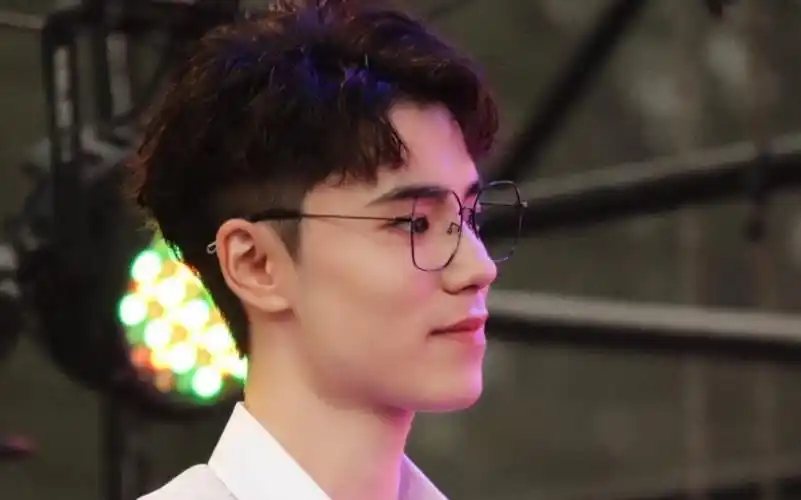 12.8续续点灯直播演唱《这世界那么多人》好爱啊!_哔哩哔哩_bilibili