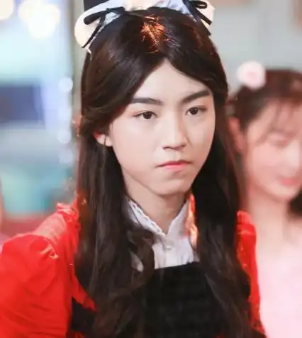 王俊凯王源的女装照也太好看了吧这才是的硬核女装的正确打开方式