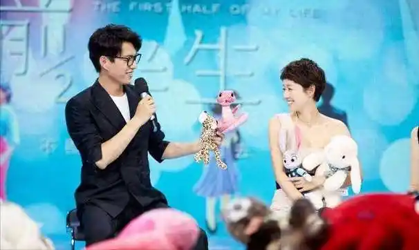 马伊琍对靳东翻白眼,结果总是笑场,靳东:等我一下,我有个主意_角色