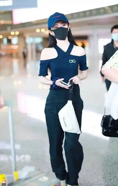 鞠婧祎全身生图流出网友吐槽脸是真好看比例也是真的虐