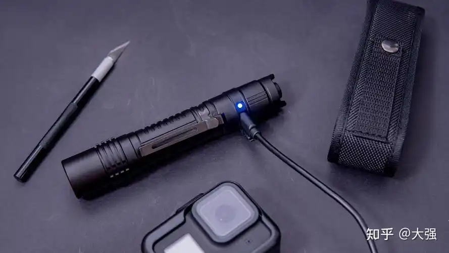 切断黑暗手握光明迈极炫mod20b便携式手电筒