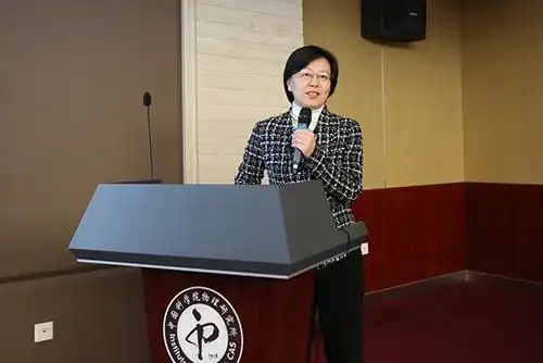 图1 中国科学院前沿科学与教育局副局长王颖教授作报告