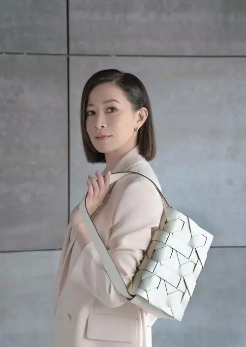 织就新序,跟随佘诗曼看"创意科技"走进制包全程_腾讯新闻